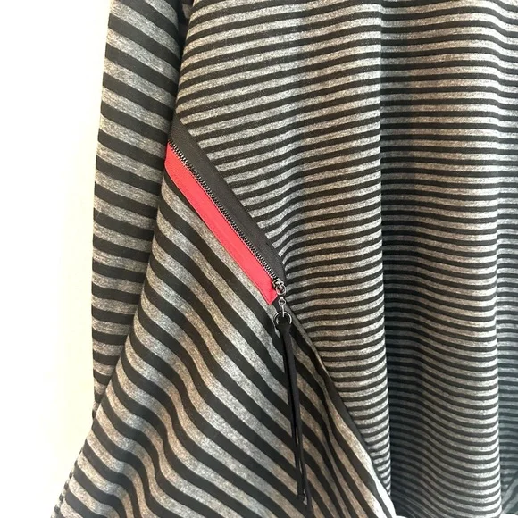 Yushi Black and Grey Stripe A-line Top with Red Accent Zipper Detail XXL NWT - Picture 5 of 5